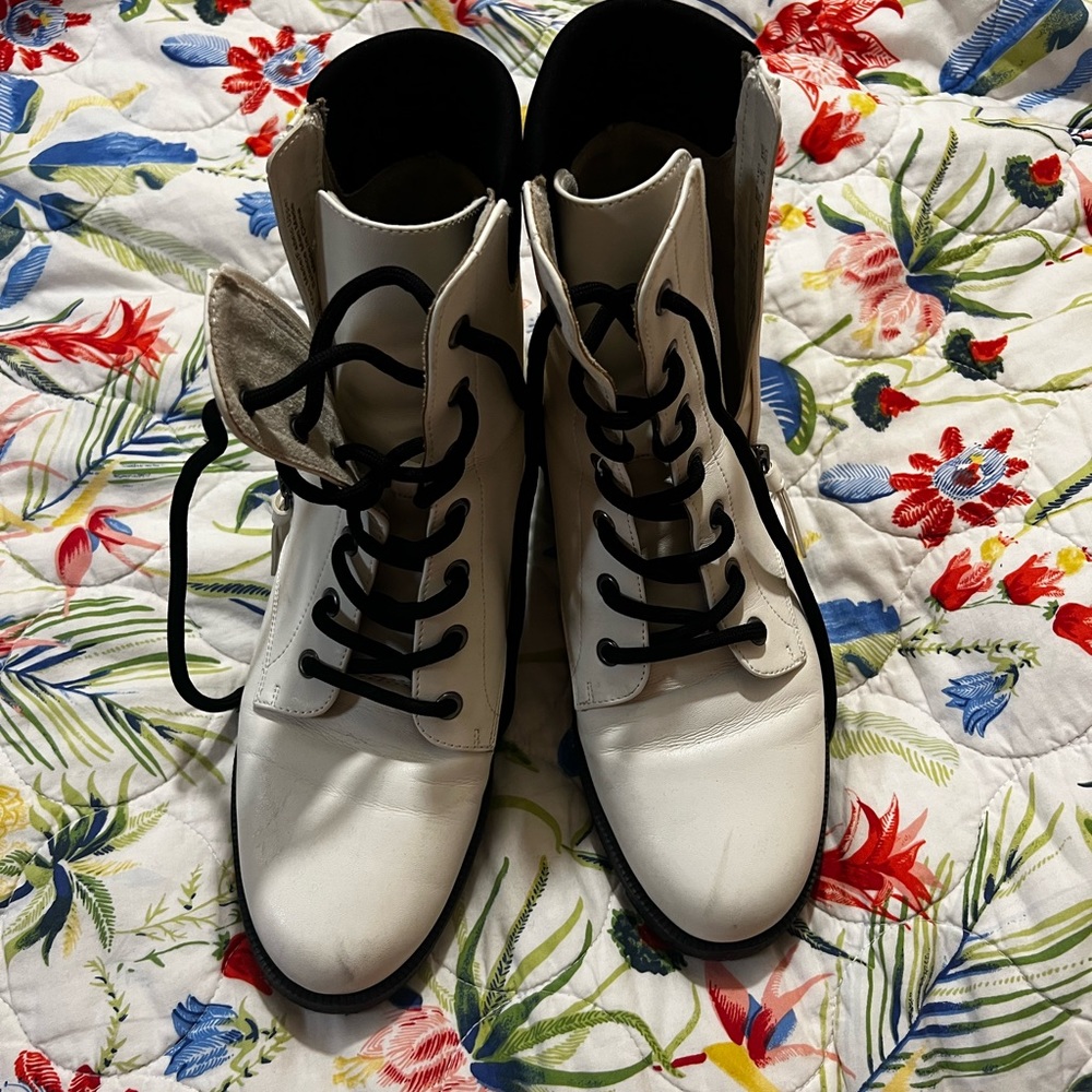 Dr. Scholls combat boot